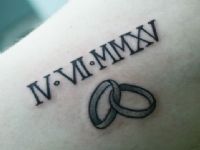 Fecha-compromiso-anillos-rings-numeros-romanos-tattoo-tatuaje-amor-de-madre-zamora