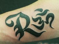 Letra-letter-simbolo-simbologia-brazo-arm-tattoo-tatuaje-amor-de-madre-zamora