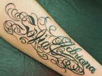 adriana-sofia-nombres-names-enredadera-filigrana-tattoo-tatuaje-amor-de-madre-zamora-brazo-arm
