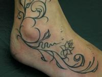 Enredadera-filigrana-tattoo-tatuaje-amor-de-madre-zamora-lines-mujer-woman-feet