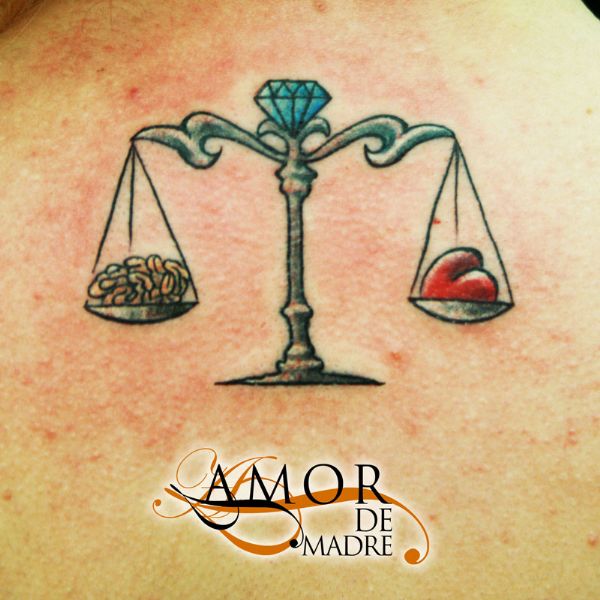 Balanza-color-corazon-cerebro-balance-tattoo-tatuaje-amor-de-madre-zamora