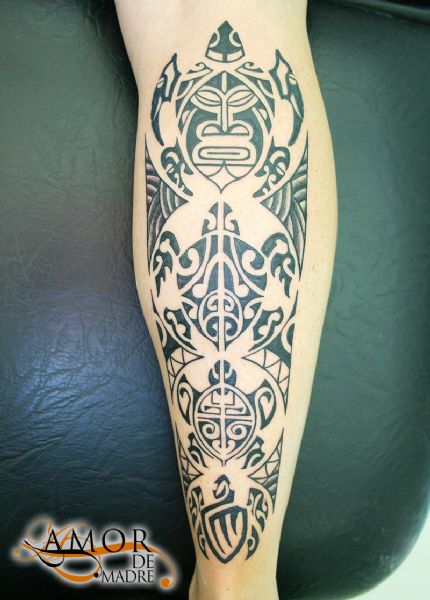 maori-polinesio-tortuga-turtle-tattoo-tatuaje-amor-de-madre-zamora-pierna-leg