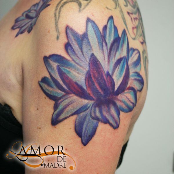 Flor-flower-color-colortattoo-brazo-arm-tattoo-tatuaje-amor-de-madre-zamora