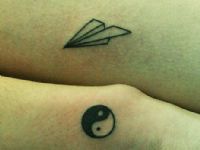 Minitattoo-mini-yin-yang-avion-plane-tattoo-tatuaje-amor-de-madre-zamora