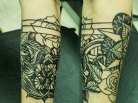 Flores-flowers-media-manga-brazo-arm-negro-sombras-composicion-black-tattoo-tatuaje-amor-de-madre-za