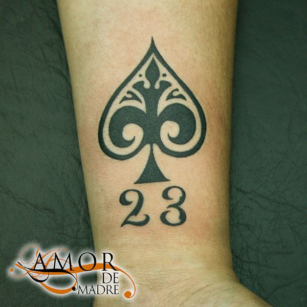 As-de-picas-poker-ace-tattoo-tatuaje-amor-de-madre-zamora-atebrazo-forearm