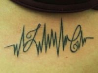 Iniciales-letras-letters-cardiograma-tattoo-tatuaje-amor-de-madre-zamora