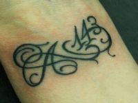 tattoo-tatuaje-amor-de-madre-zamora-infinito-infinity-143-A-inicial-muñeca