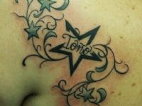 tattoo-tatuaje-amor-de-madre-zamora-nombre-name-too-estrellas-stars-back-espalda