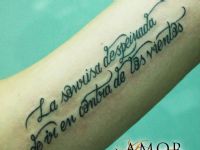 Frase-pharse-brazo-arm-sonrisa-tattoo-tatuaje-amor-de-madre-zamora