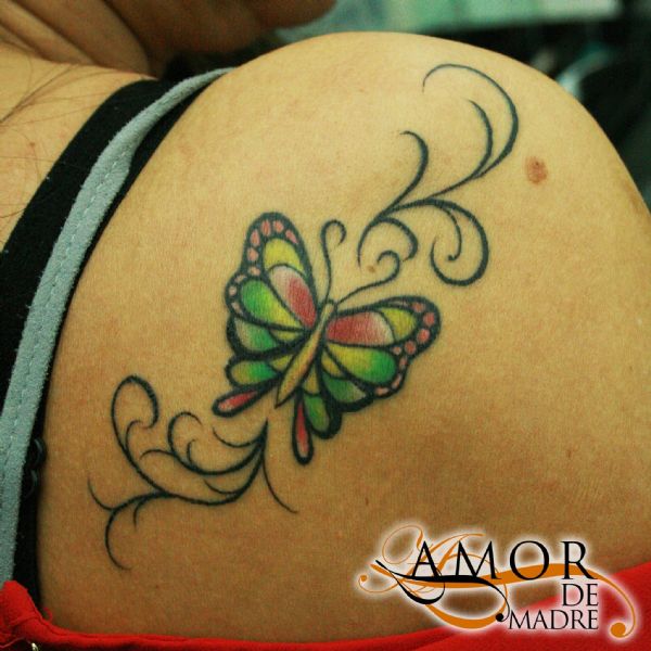 tattoo-tatuaje-amor-de-madre-zamora-mariposa-colortattoo-colores-filigranas-espalda-back