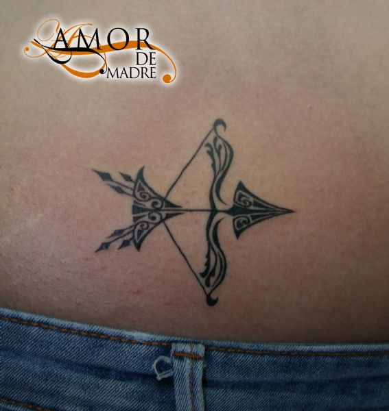 Arco-flecha-arrow-sagitario-tattoo-tatuaje-amor-de-madre-zamora-sagitary-arch-chica-girl-woman-piern