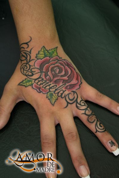 Flores-flowers-nombre-name-tattoo-tatuaje-amor-de-madre-zamora-lettering-filigrana-ornamento-hand-ma
