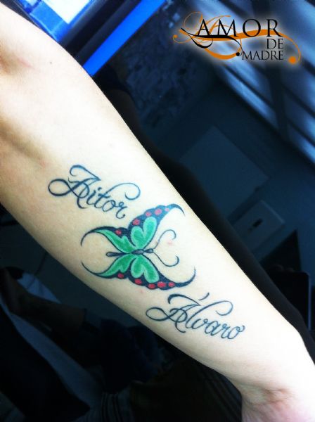 Mariposa-butterfly-nombres-names-aitor-alvaro-tattoo-tatuaje-amor-de-madre-zamora
