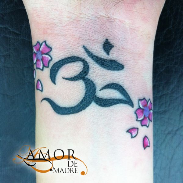 simbolo-Letras-letters-simbolos-flores-flowers-tattoo-tatuaje-amor-de-madre-zamora