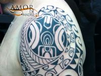 Maori-polinesio-brazo-arm-tattoo-tatuaje-amor-de-madre-zamora