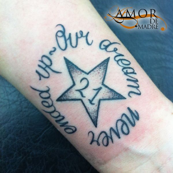 Estrella-star-21-numero-number-frase-phrase-tattoo-tatuaje-amor-de-madre-zamora