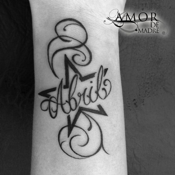 Estrella-star-abril-filigrana-mes-month-april-tattoo-tatuaje-amor-de-madre-zamora
